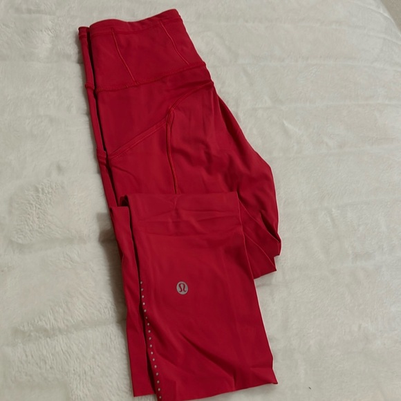 Lulu lemon hot pink cropped leggings - Picture 1 of 3